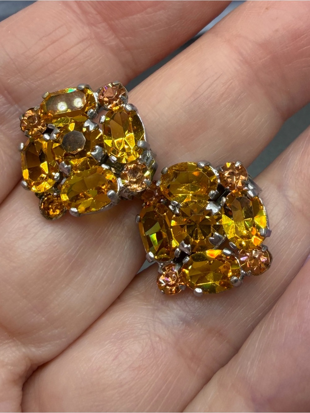 Vintage Czech Glass Sparkling  Clip Earrings #354se